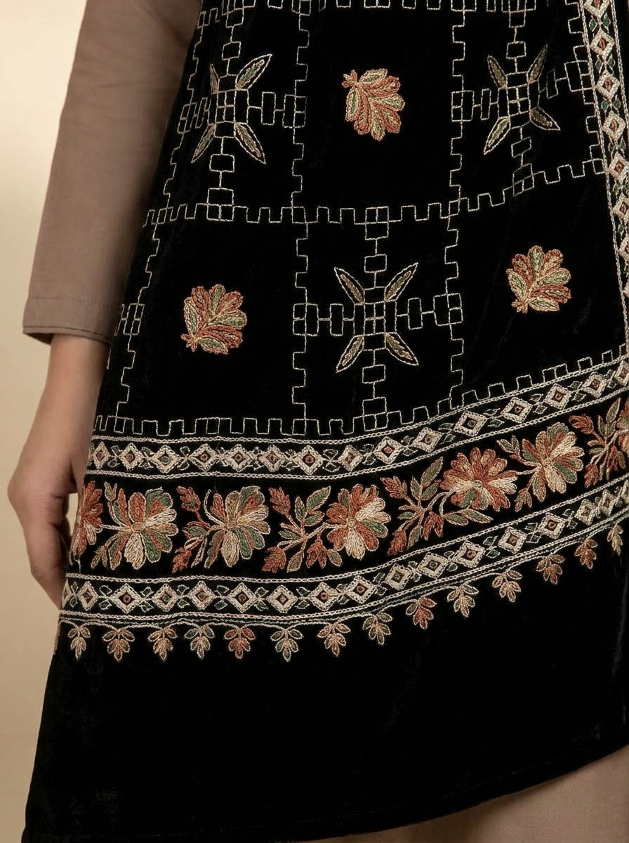 Luxury Embroidered Velvet Shawl – Elegant Full Shawl for Women